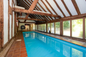 Rural Kent Barn, Indoor Pool,Hot Tub& Fishing Lake